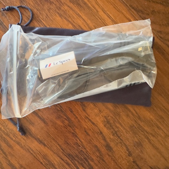 NEW, VELODROME | BLACK Cat-Eye Sunglasses - Picture 6 of 10